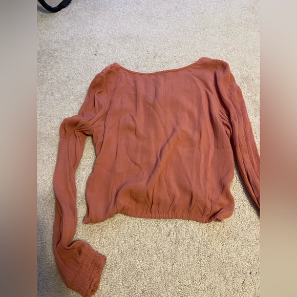 Simple light top - Picture 3 of 5